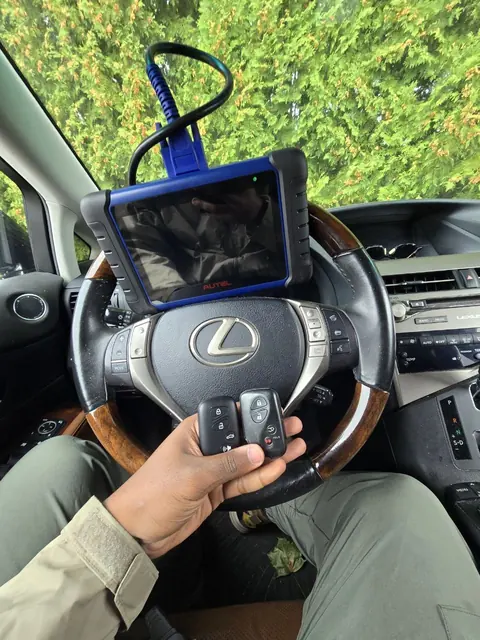 Programming tablet on a Lexus steering wheel with two new smart keys